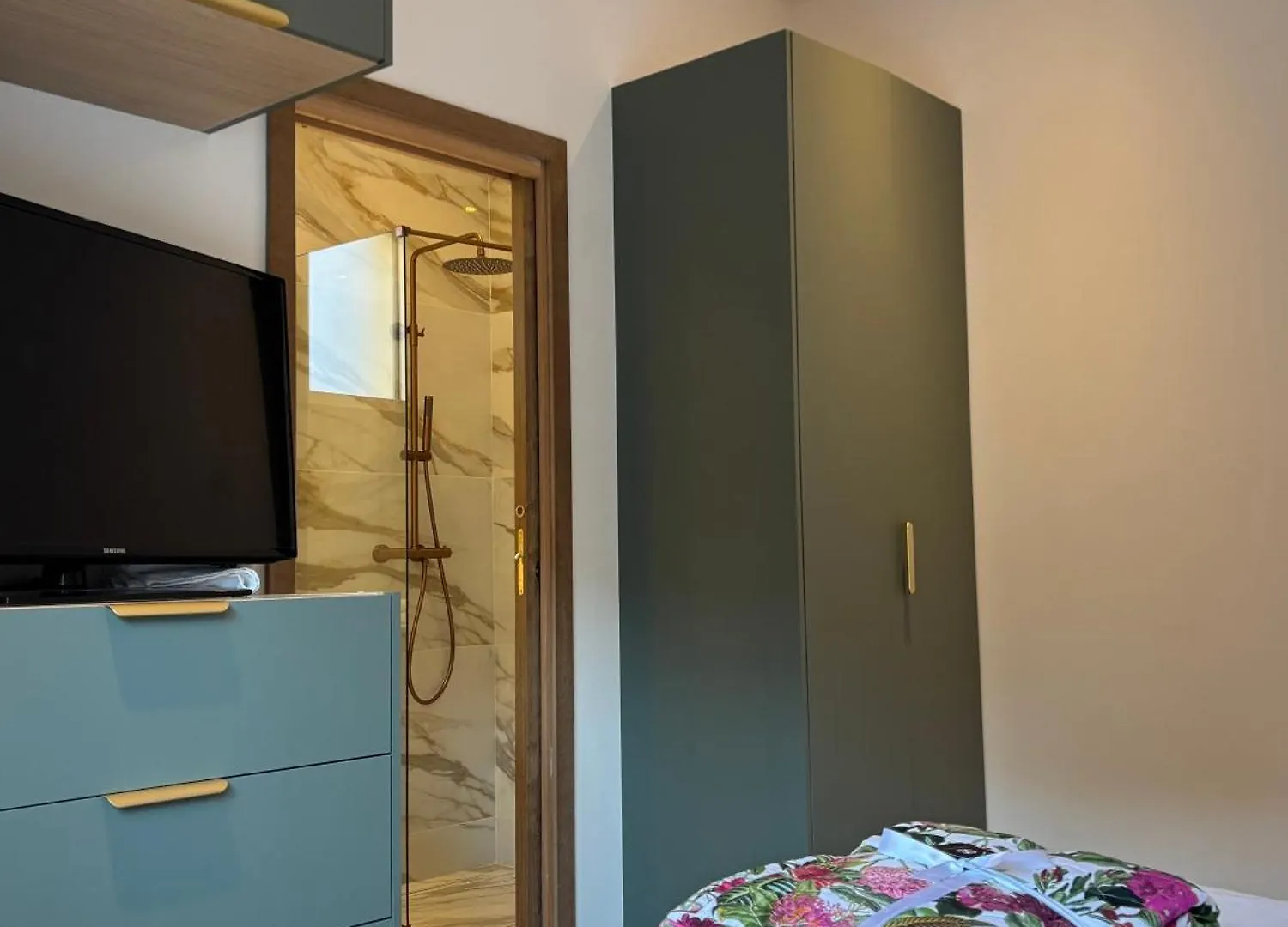 Cannes Maison Design 0*,
