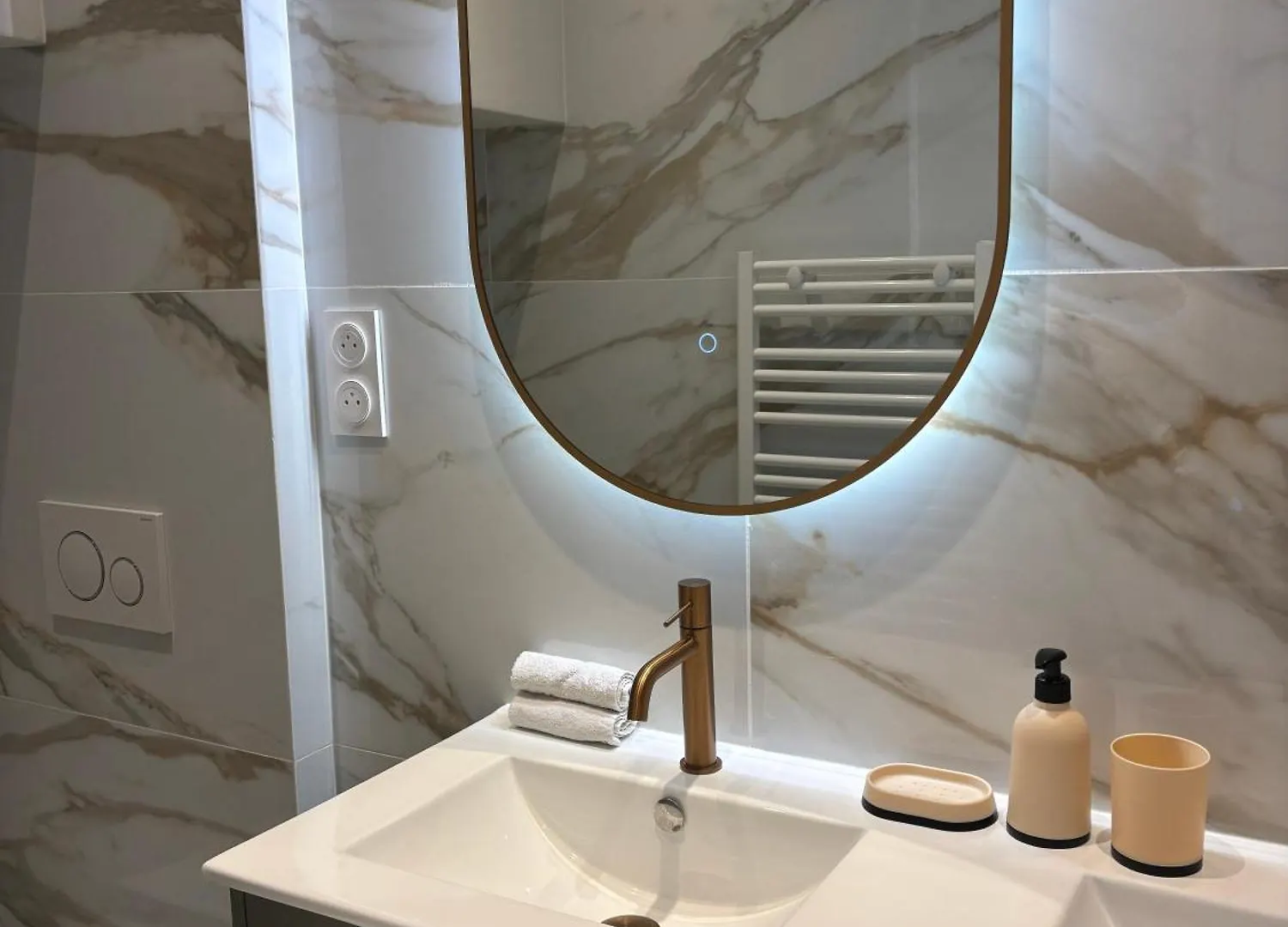 Cannes Maison Design 0*,  Francie